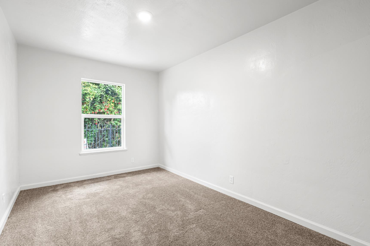 3519 68th Ave - Photo 6 of 29