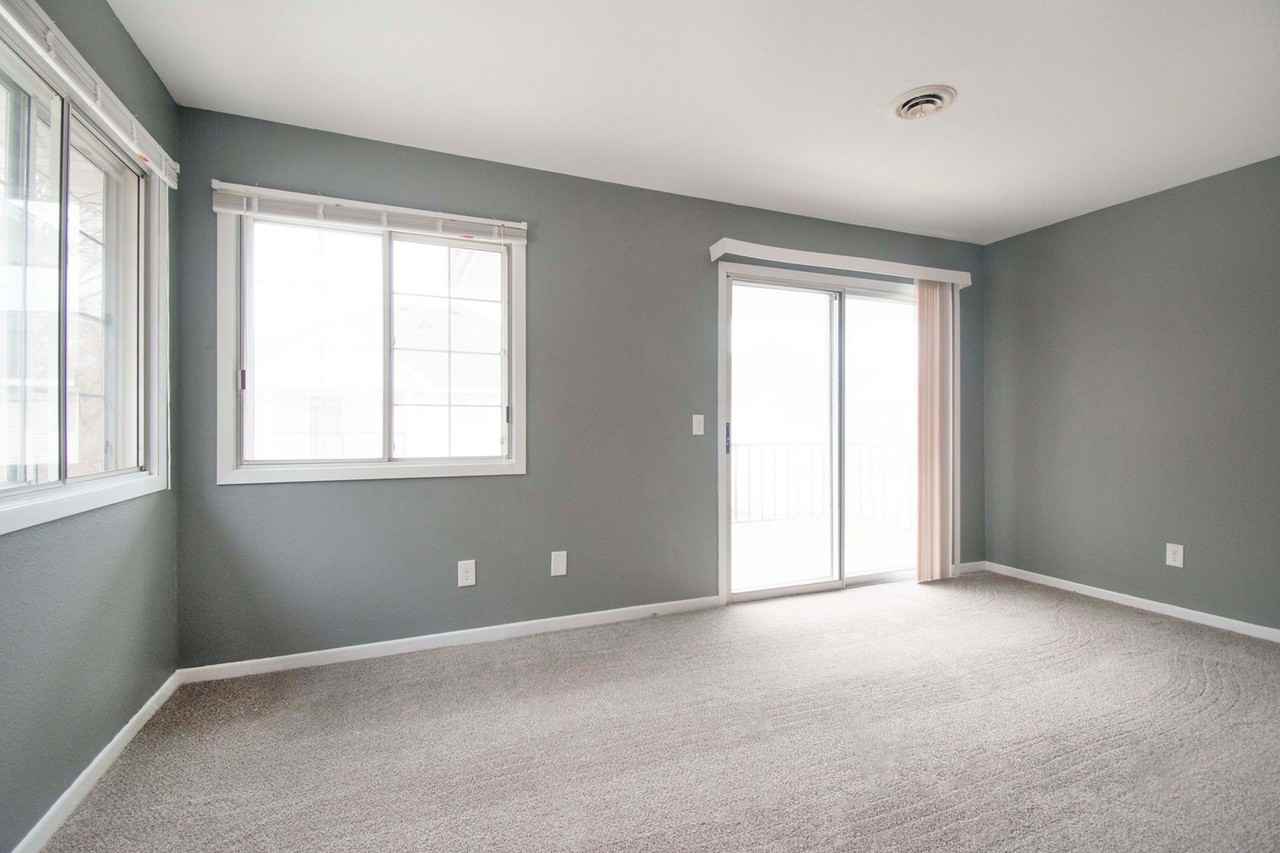 Lancaster Park Townhomes - Photo 5 of 37