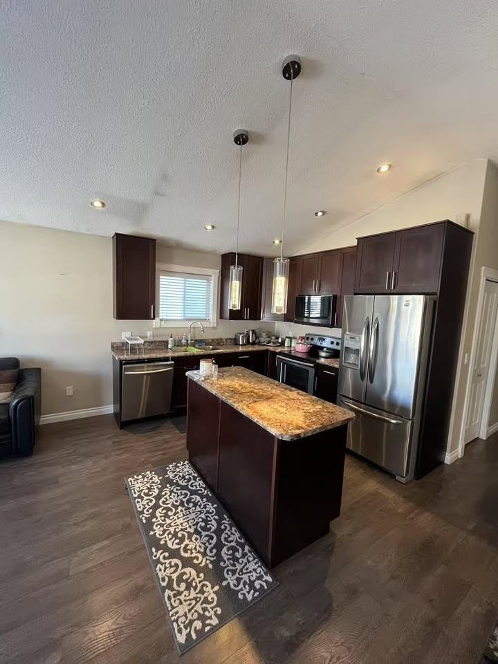 11011 104a Ave #1 - Photo 4 of 12