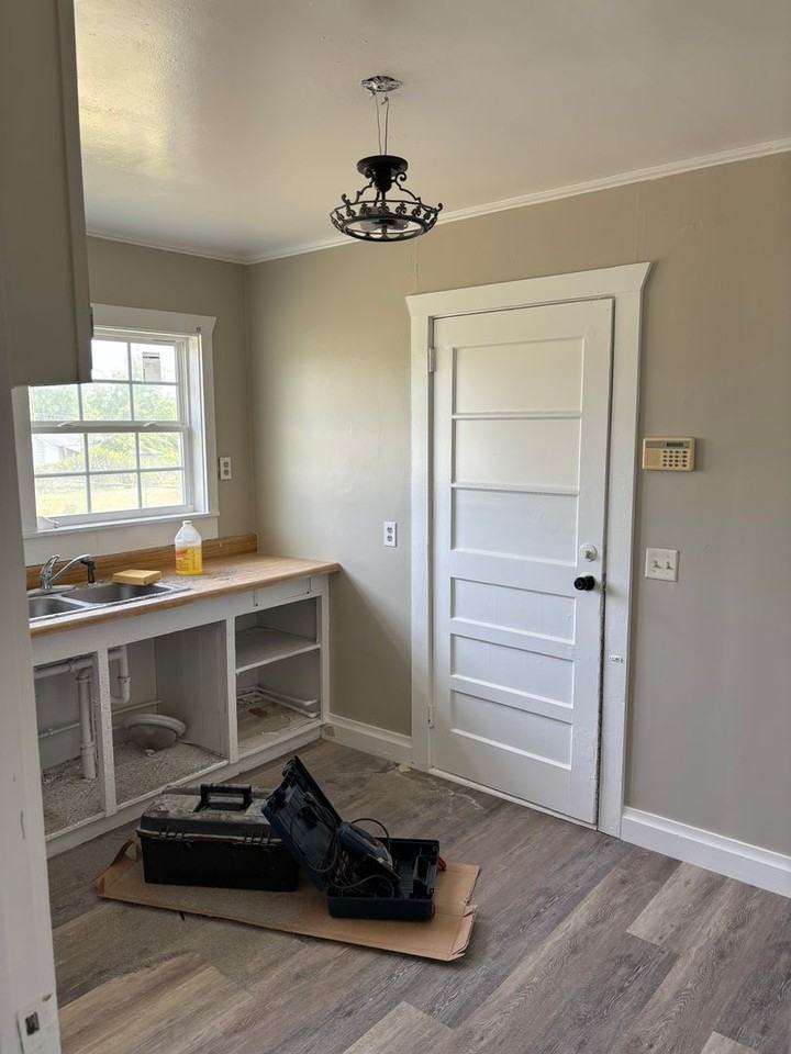 304 Glenn St - Photo 2 of 7