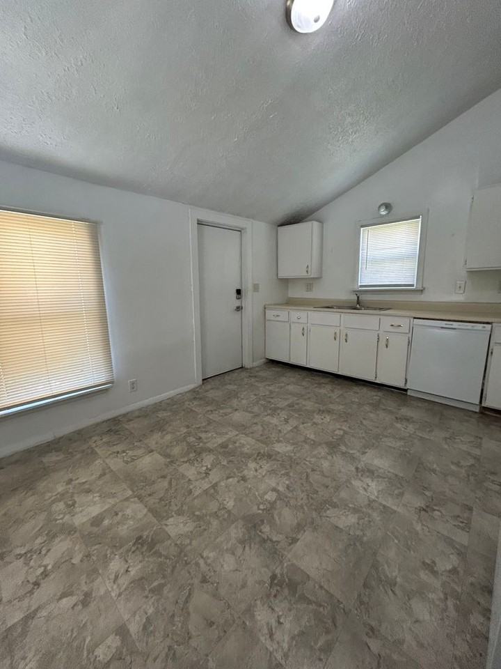 1402 Alabama Street - Photo 3 of 20