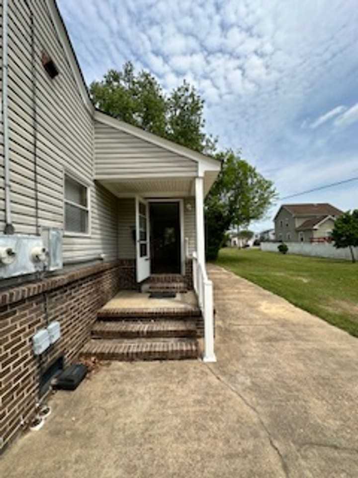 2400 Ballentine Blvd - Photo 2 of 11