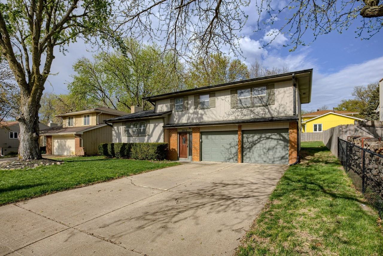 2012 S 160th St - Photo 2 of 23