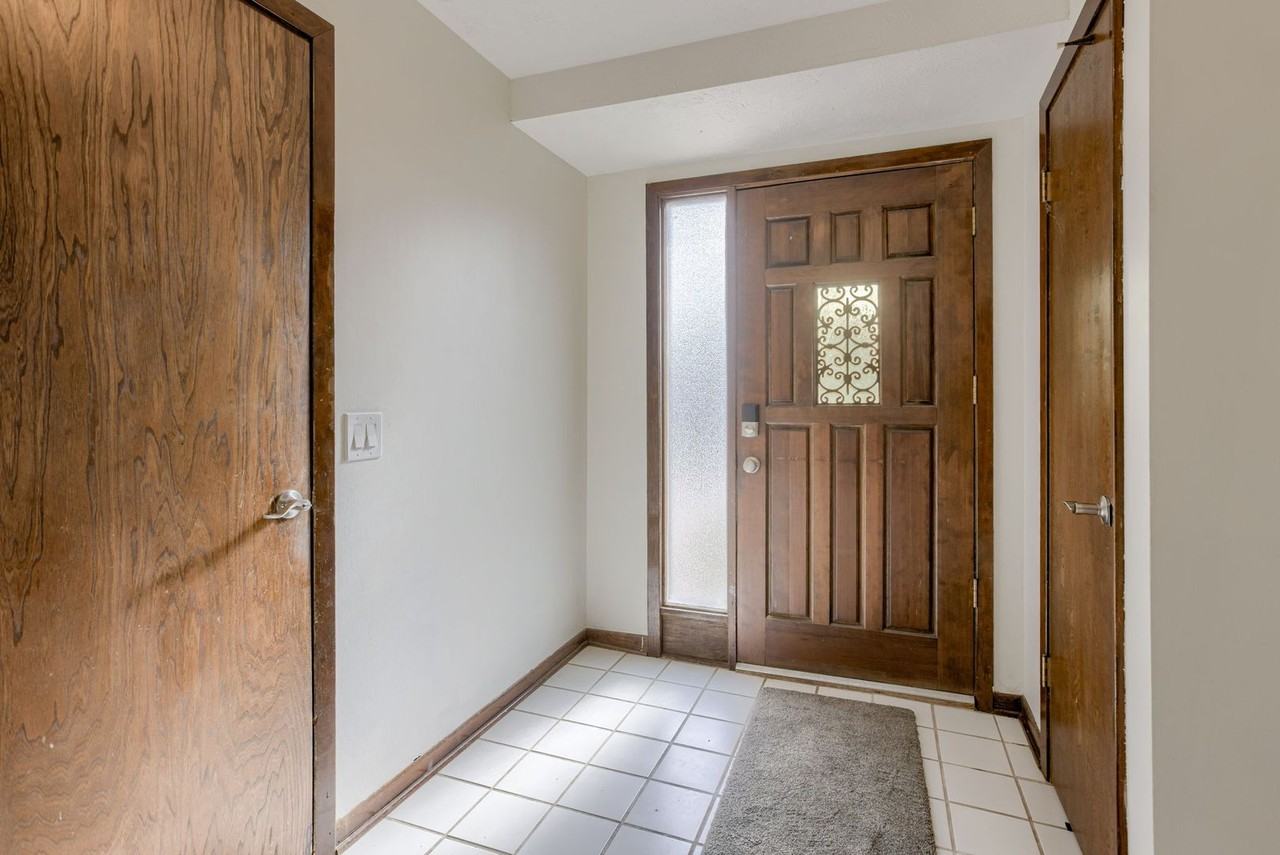 2012 S 160th St - Photo 3 of 23