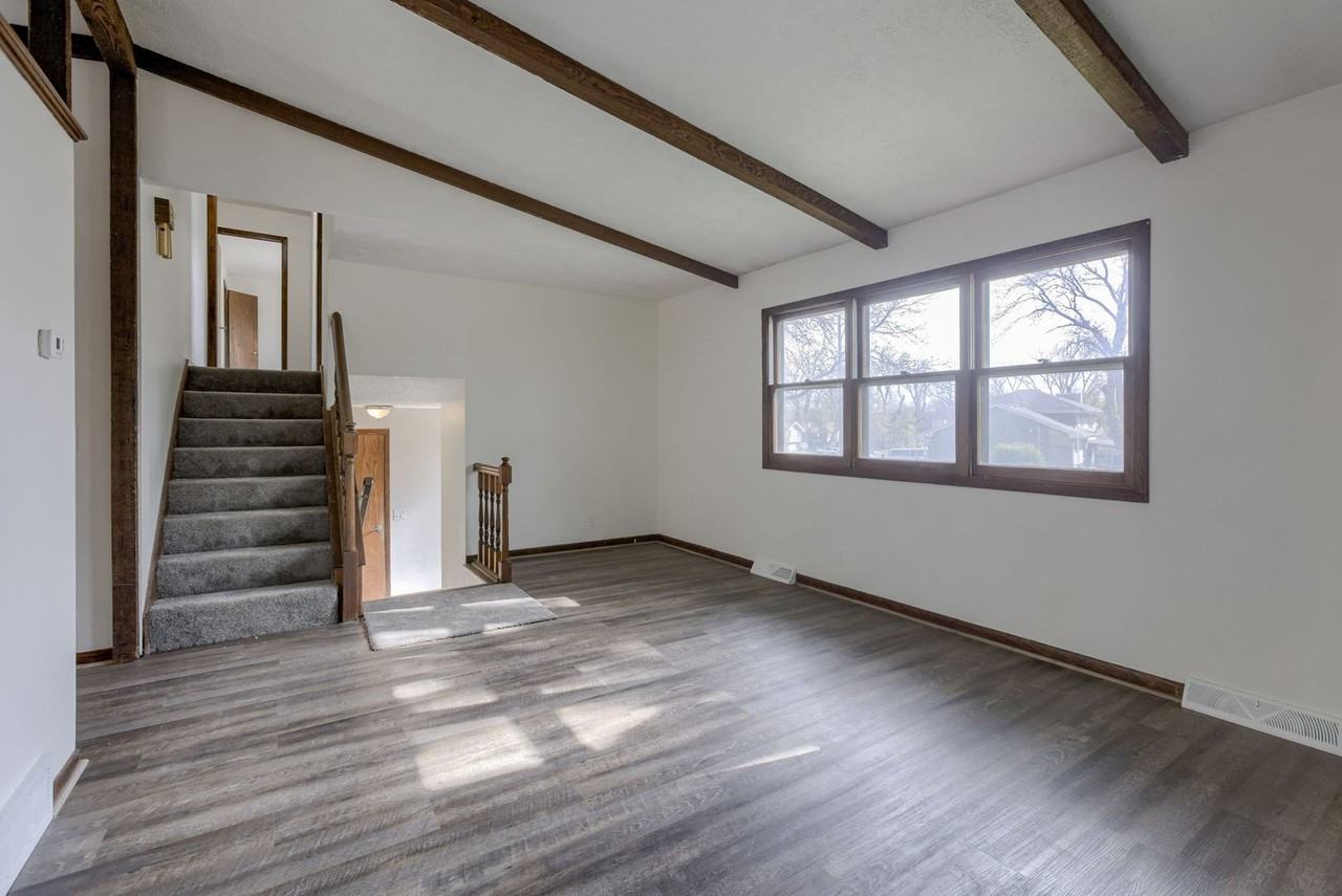 2012 S 160th St - Photo 6 of 23
