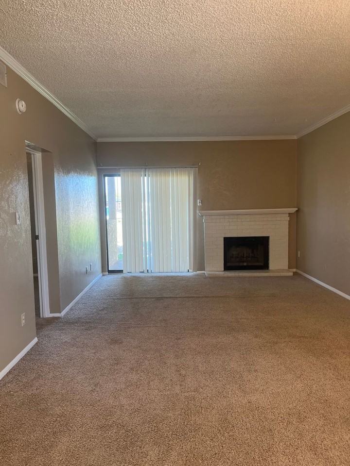 1028 Mockingbird Ln #D - Photo 3 of 12
