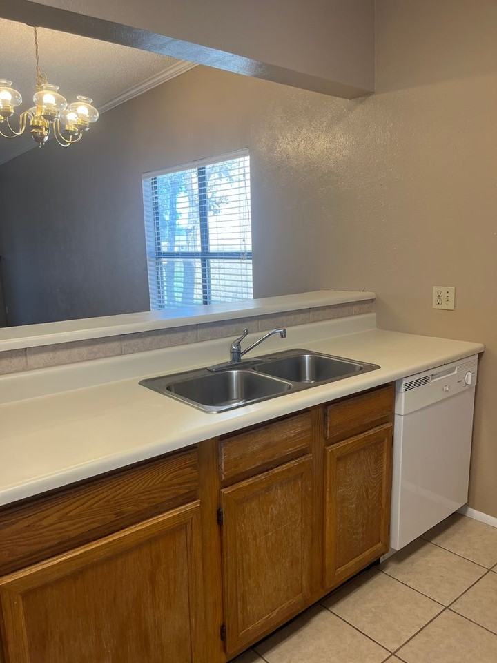 1028 Mockingbird Ln #D - Photo 5 of 12