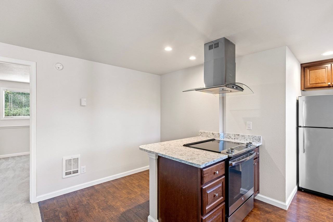 Bayshore Vista Apartments - Photo 7 of 38
