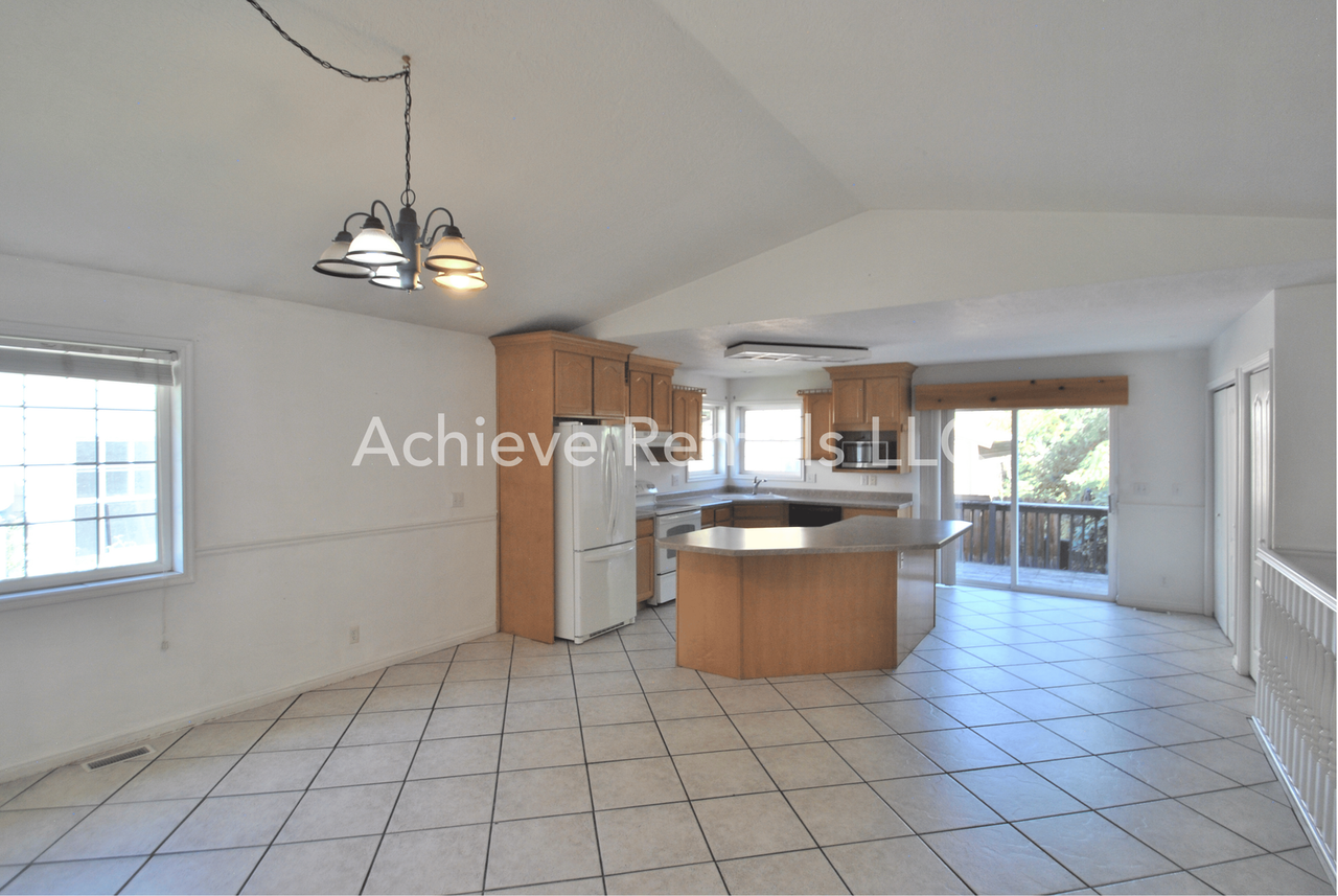 170 S 460 E - Photo 6 of 19