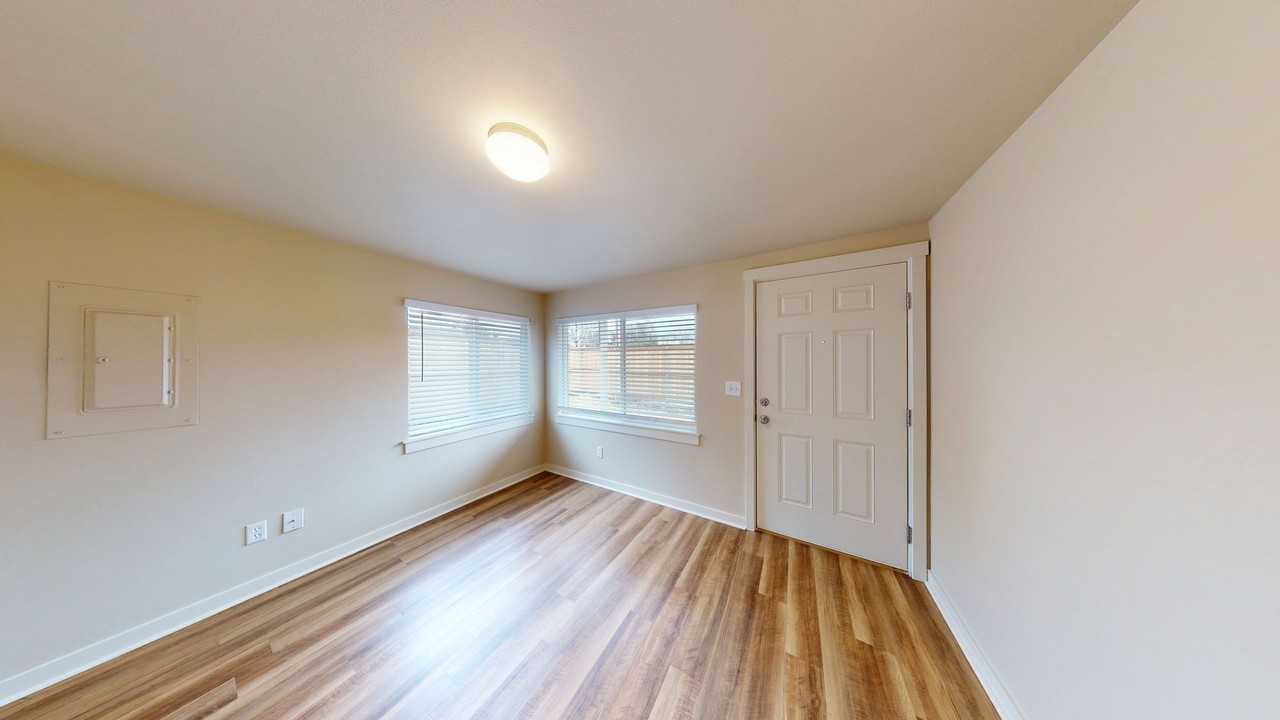 10725 Sales Rd S - Photo 2 of 33