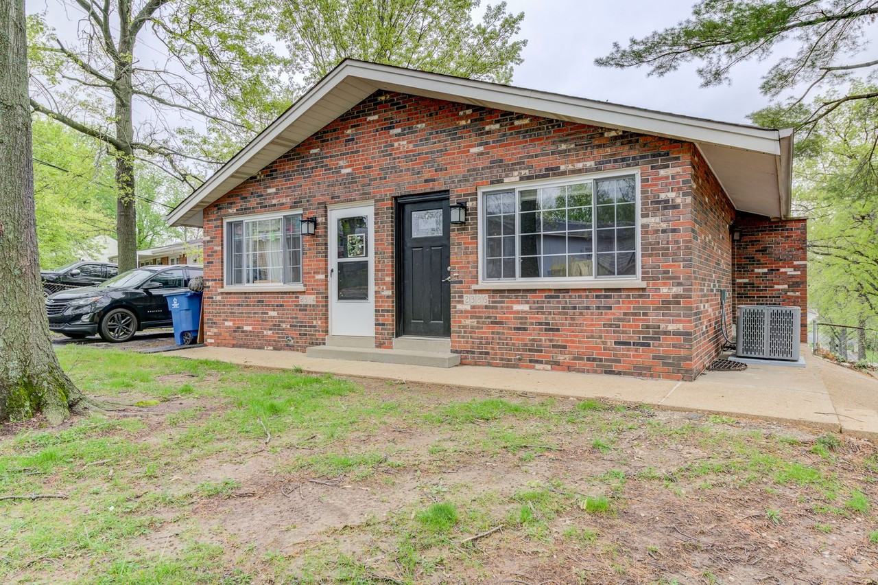 2386 Ridgecrest Dr - Photo 2 of 15