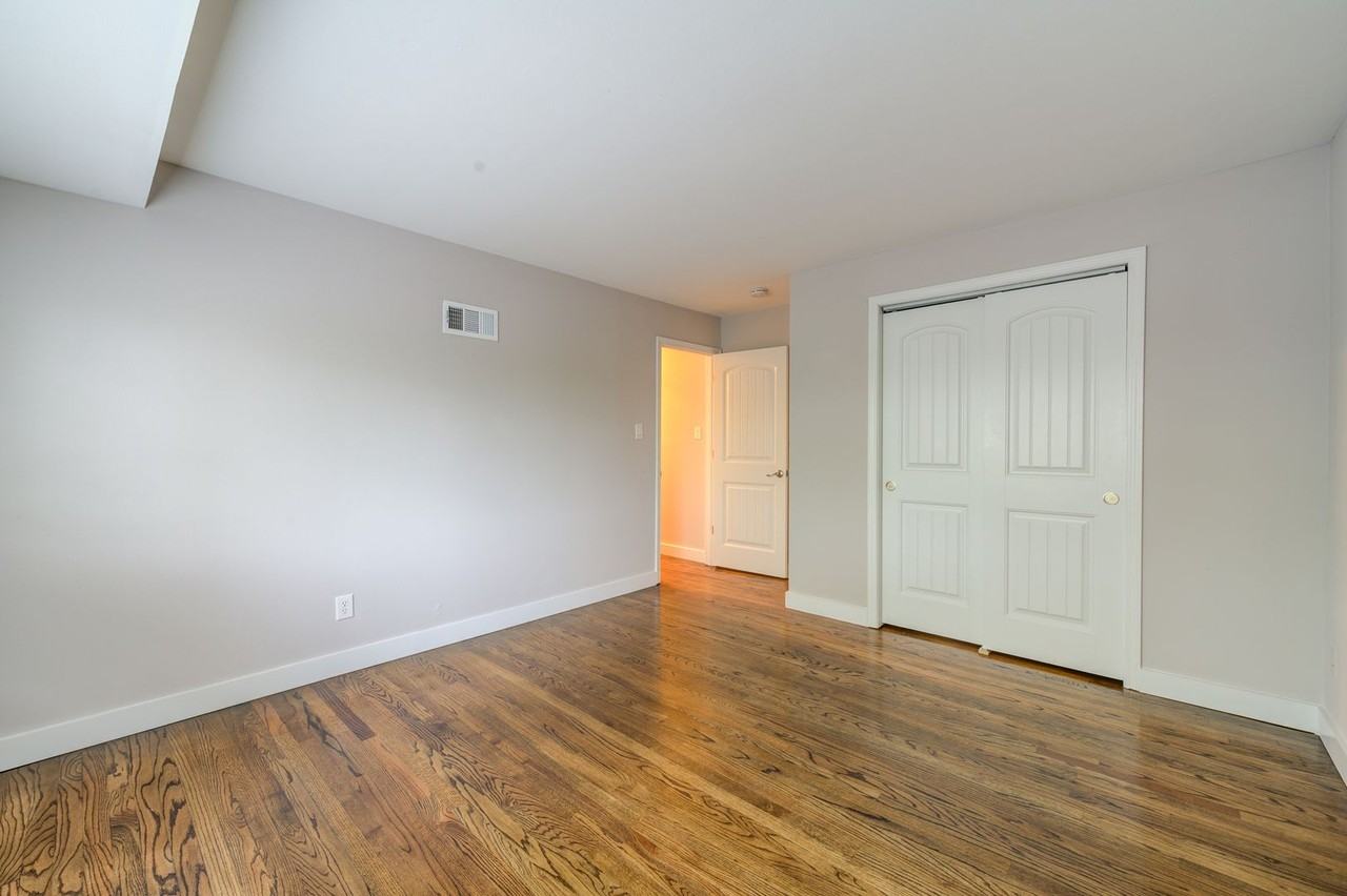 2386 Ridgecrest Dr - Photo 3 of 15