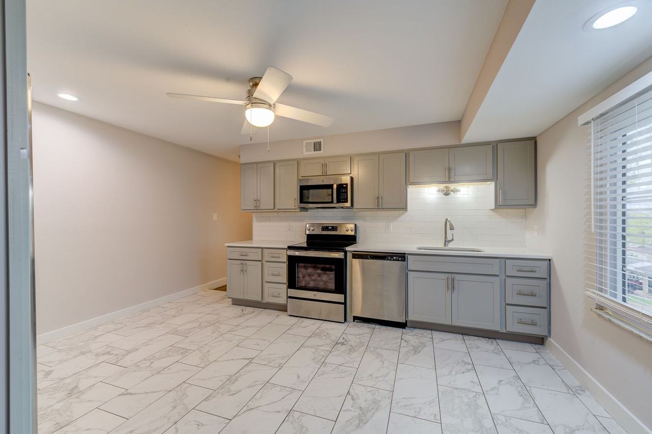 2386 Ridgecrest Dr - Photo 4 of 15