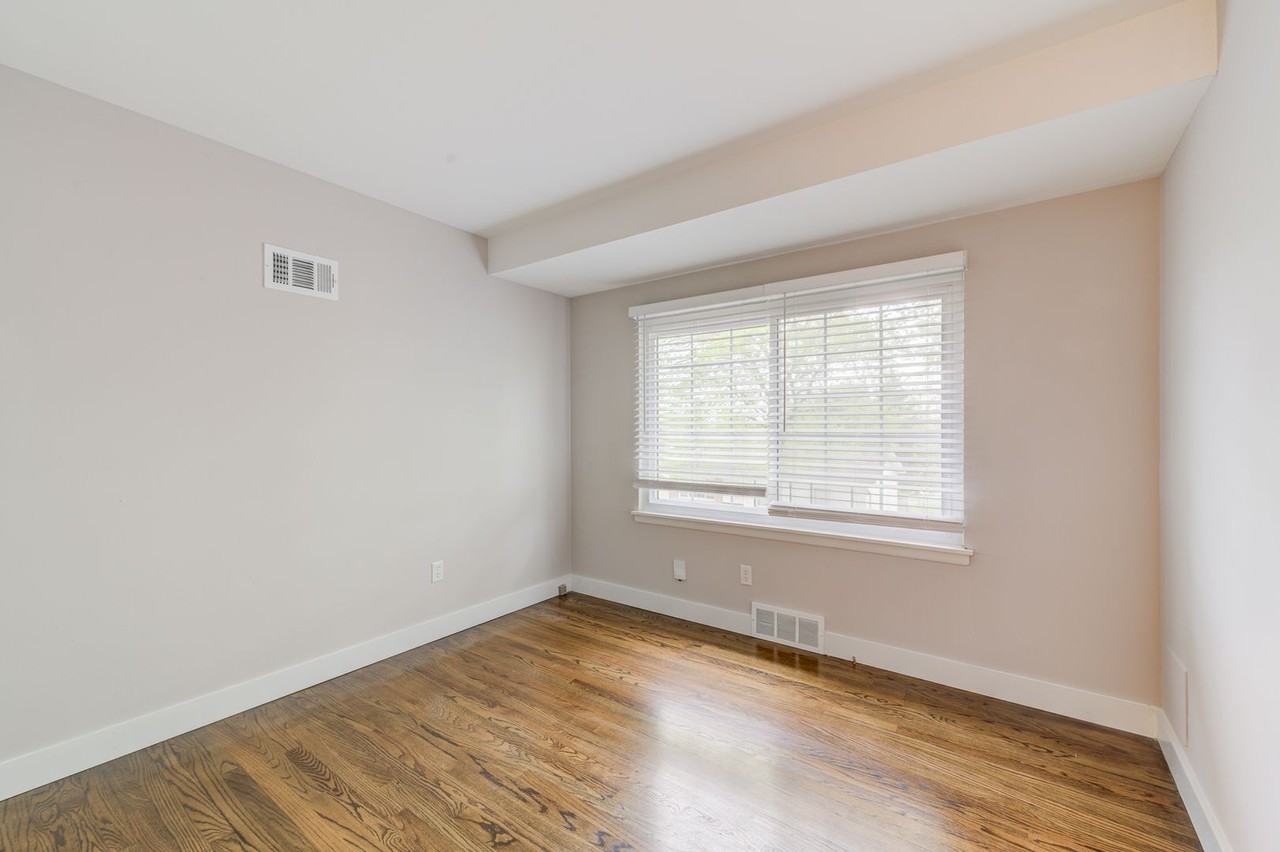 2386 Ridgecrest Dr - Photo 5 of 15