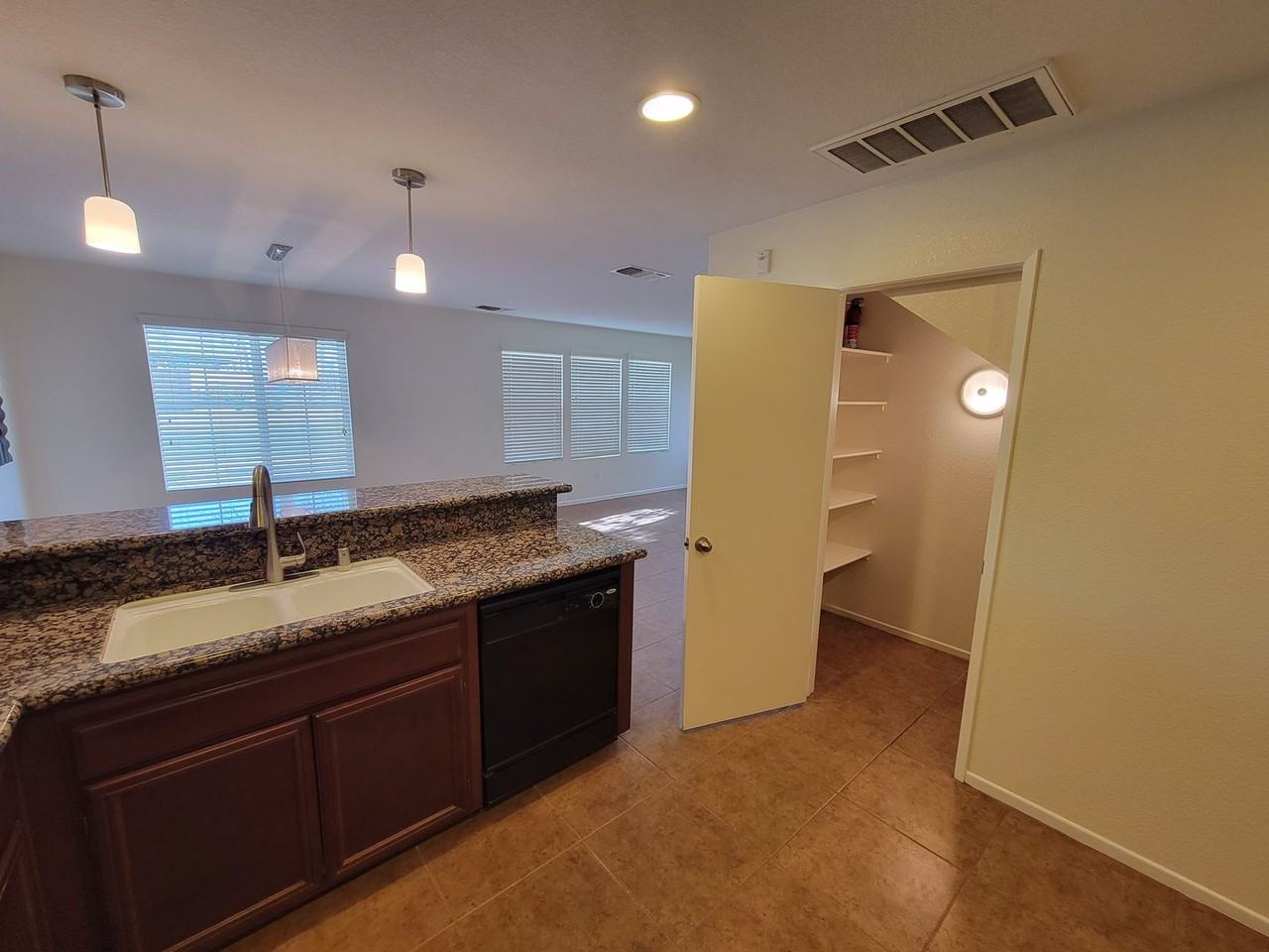 642 642 W. Brewer Rd #146 - Photo 7 of 26