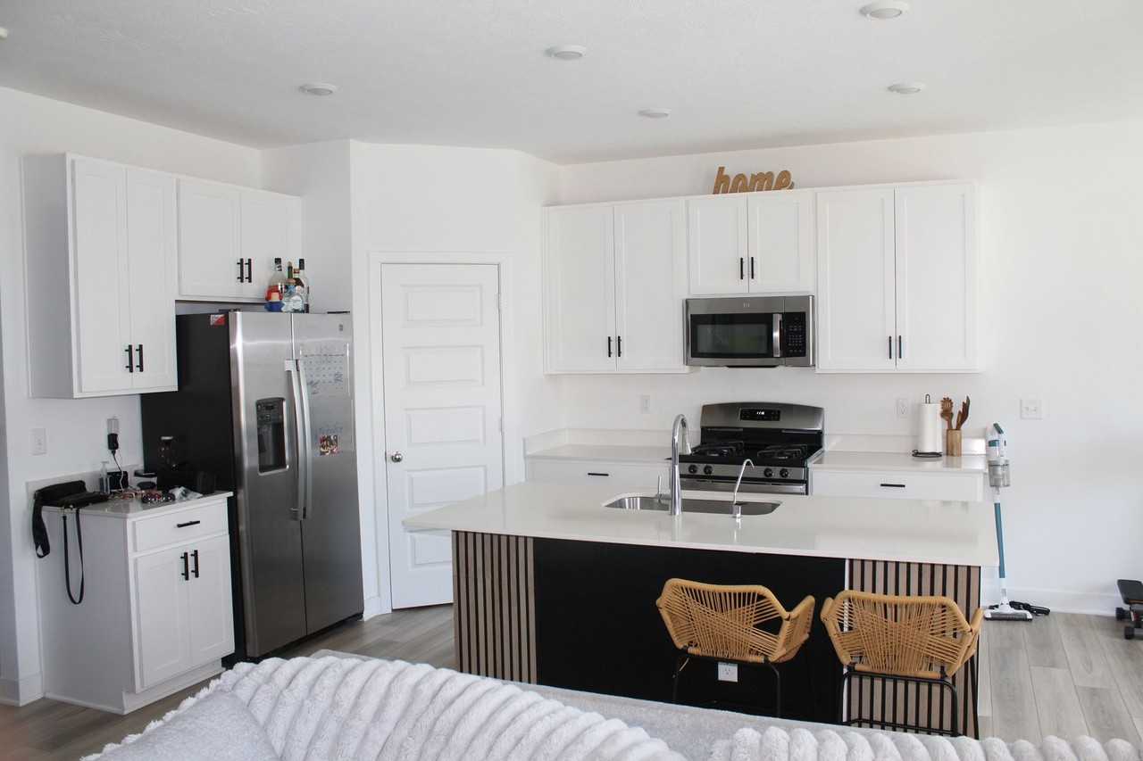 7218 Governors Row - Photo 4 of 12