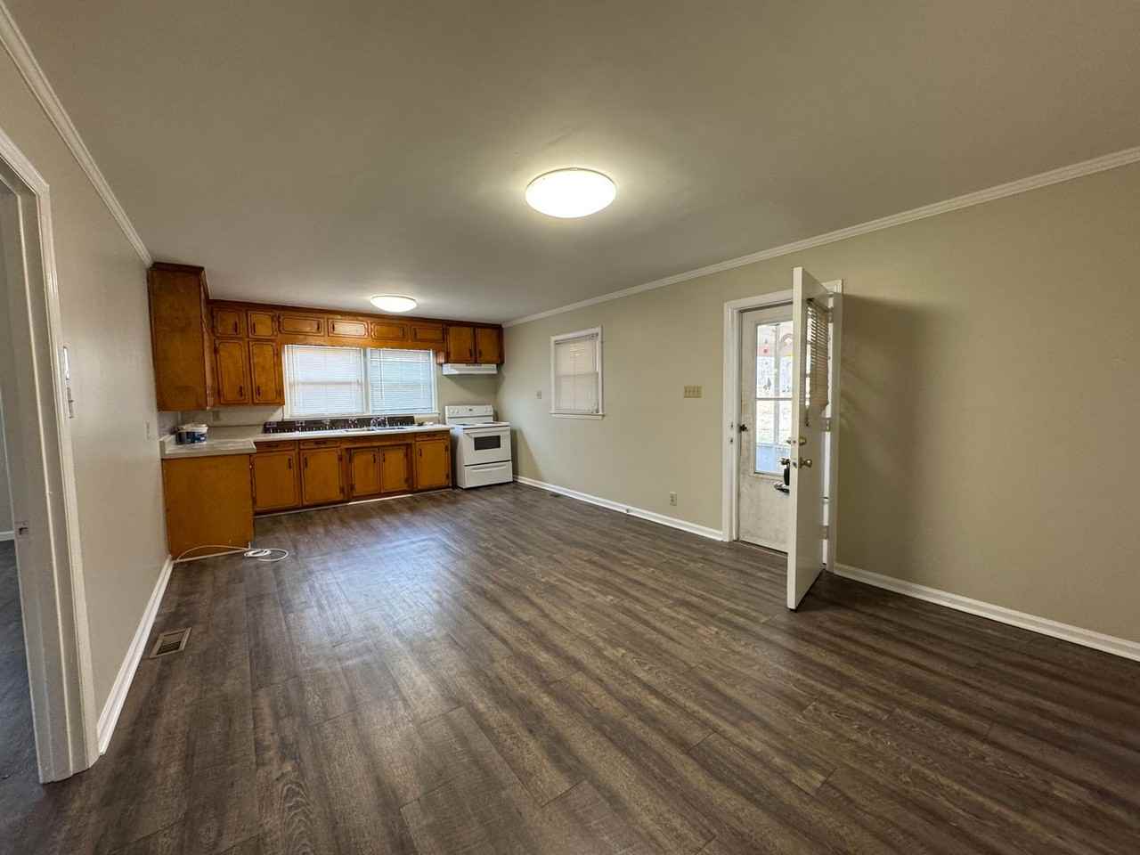 626 Tuckaseege Rd - Photo 2 of 14