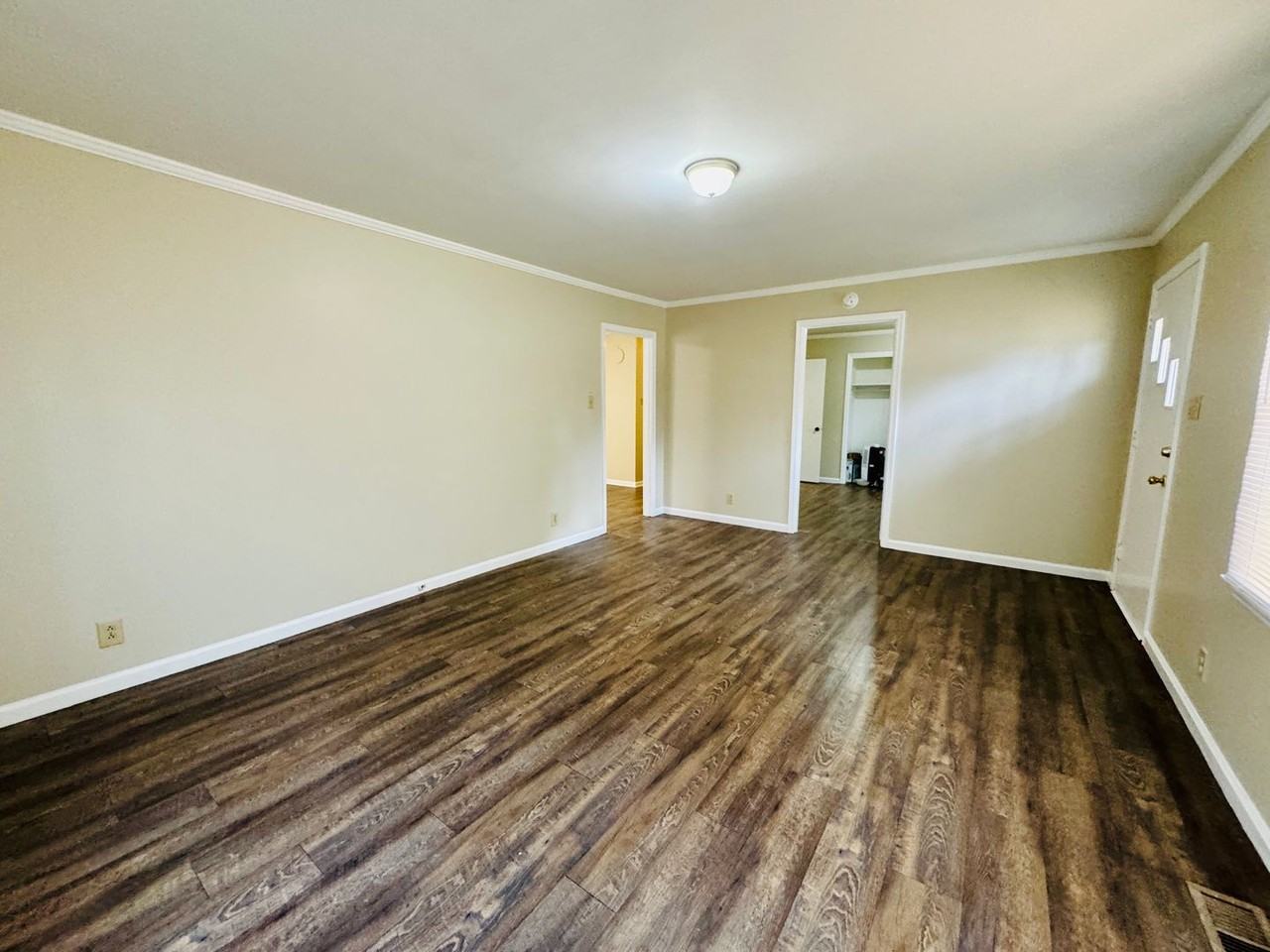 626 Tuckaseege Rd - Photo 4 of 14