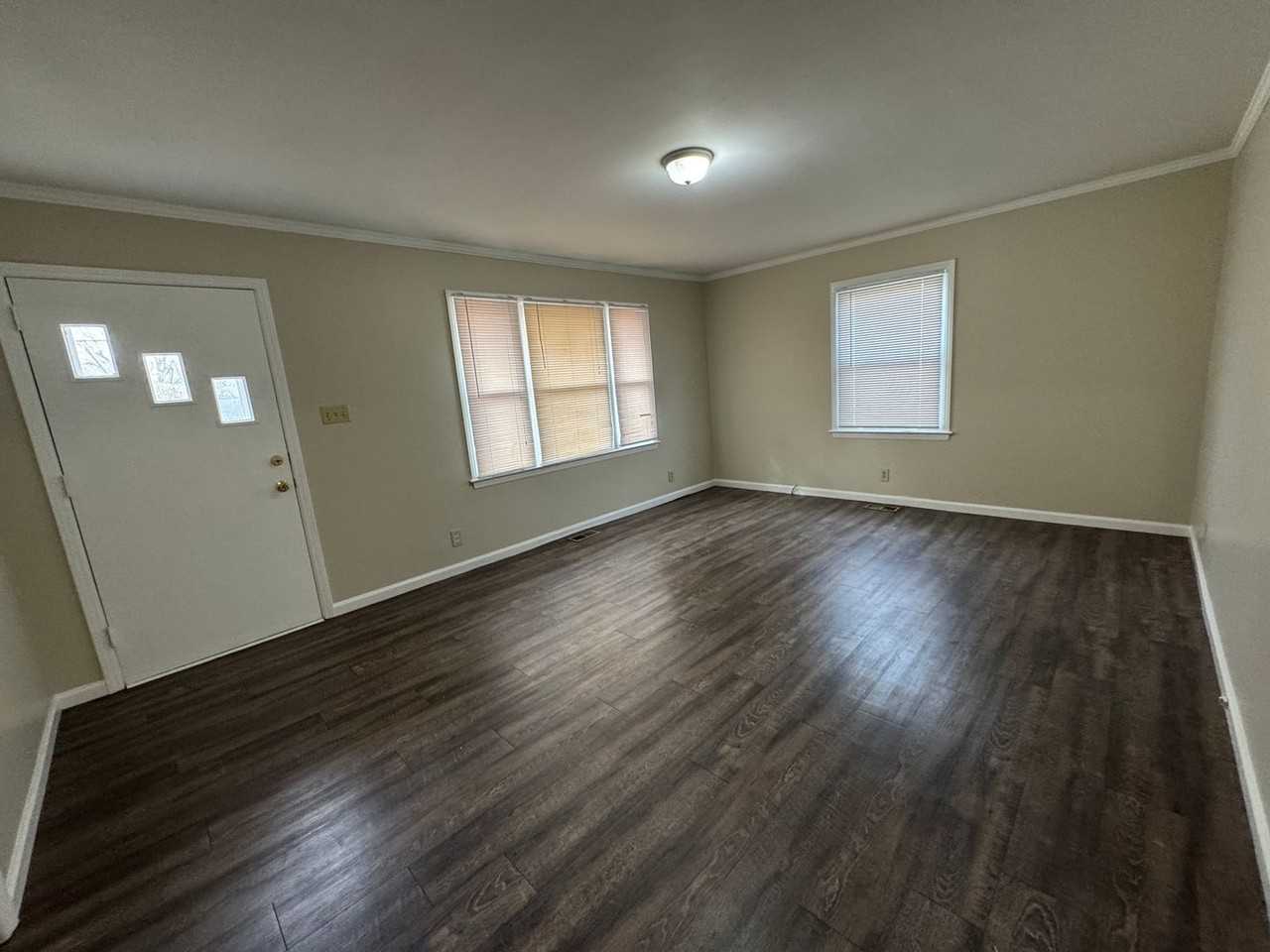 626 Tuckaseege Rd - Photo 5 of 14