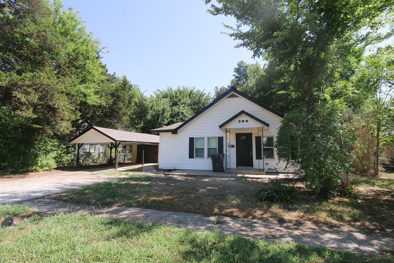 204 E Pine St - Photo 2 of 39