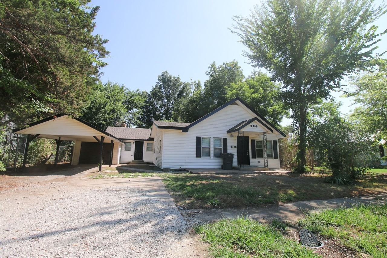 204 E Pine St - Photo 3 of 39