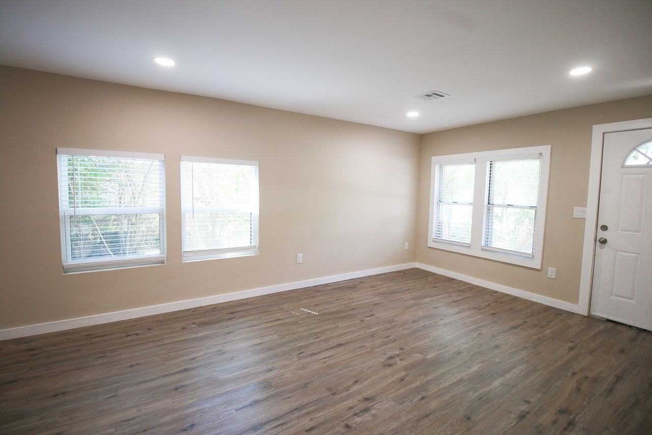 204 E Pine St - Photo 7 of 39