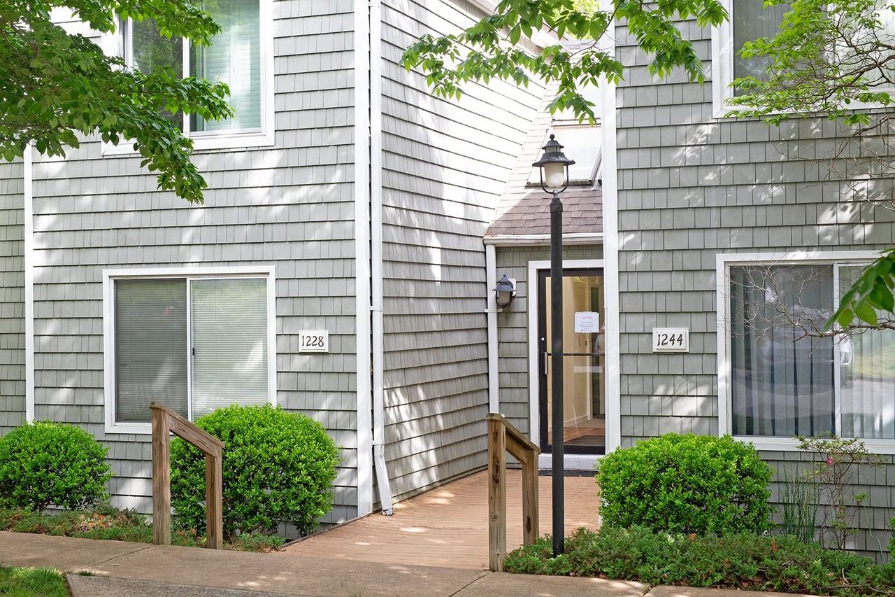 1230 Clifden Grn - Photo 2 of 19