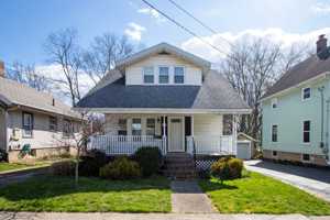 featured image of 809 Gasche St