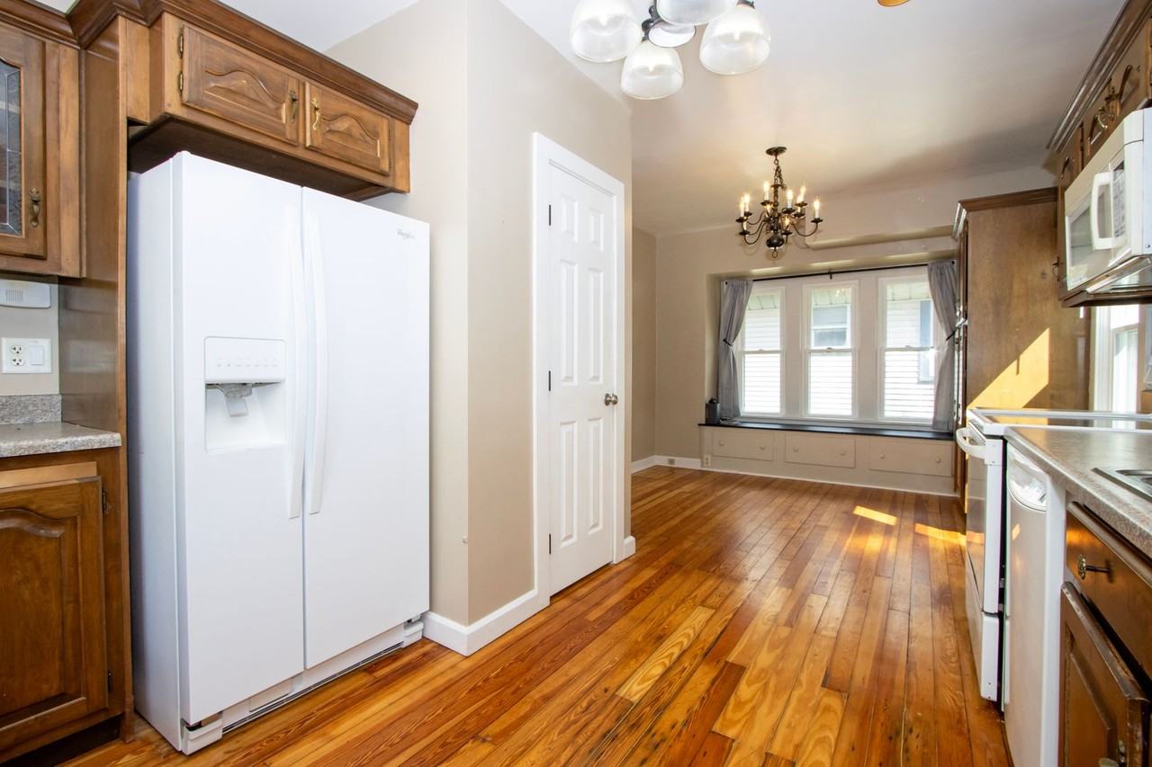809 Gasche St - Photo 4 of 20