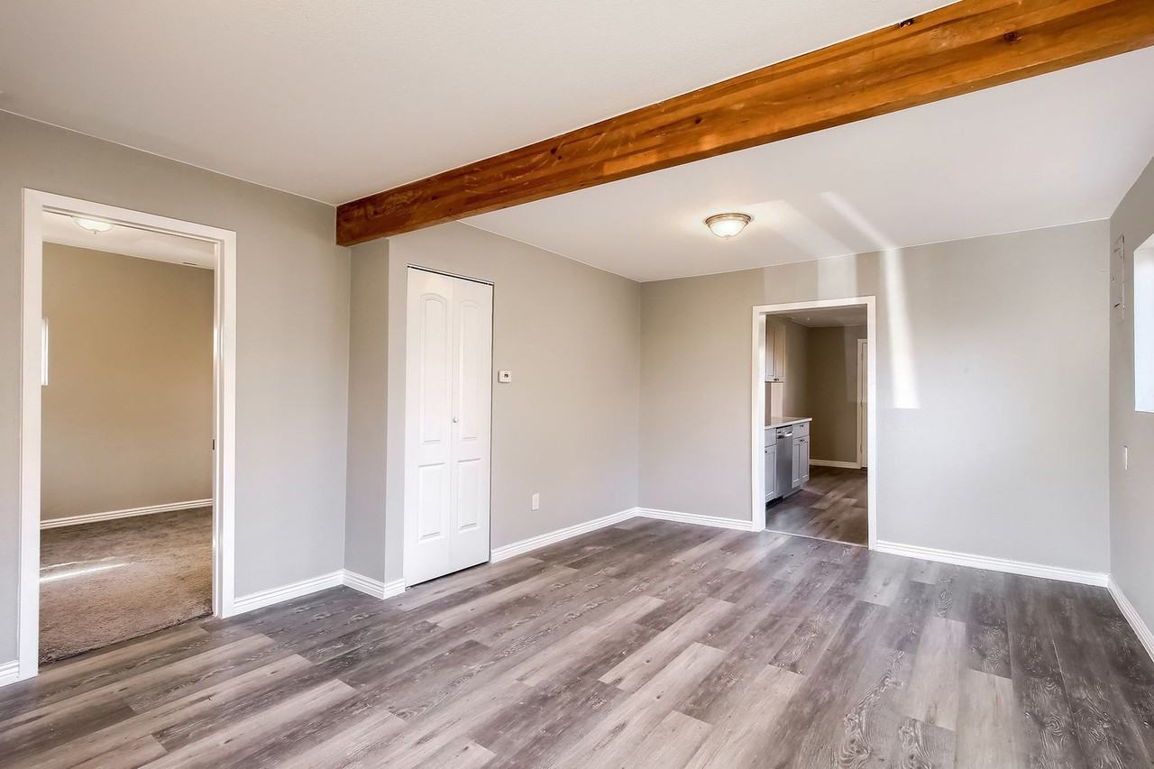 3467 W Dakota Ave - Photo 5 of 21