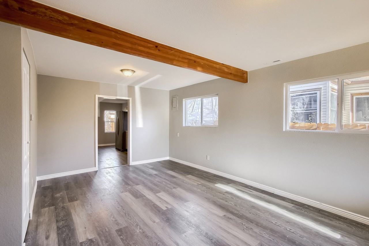 3467 W Dakota Ave - Photo 7 of 21
