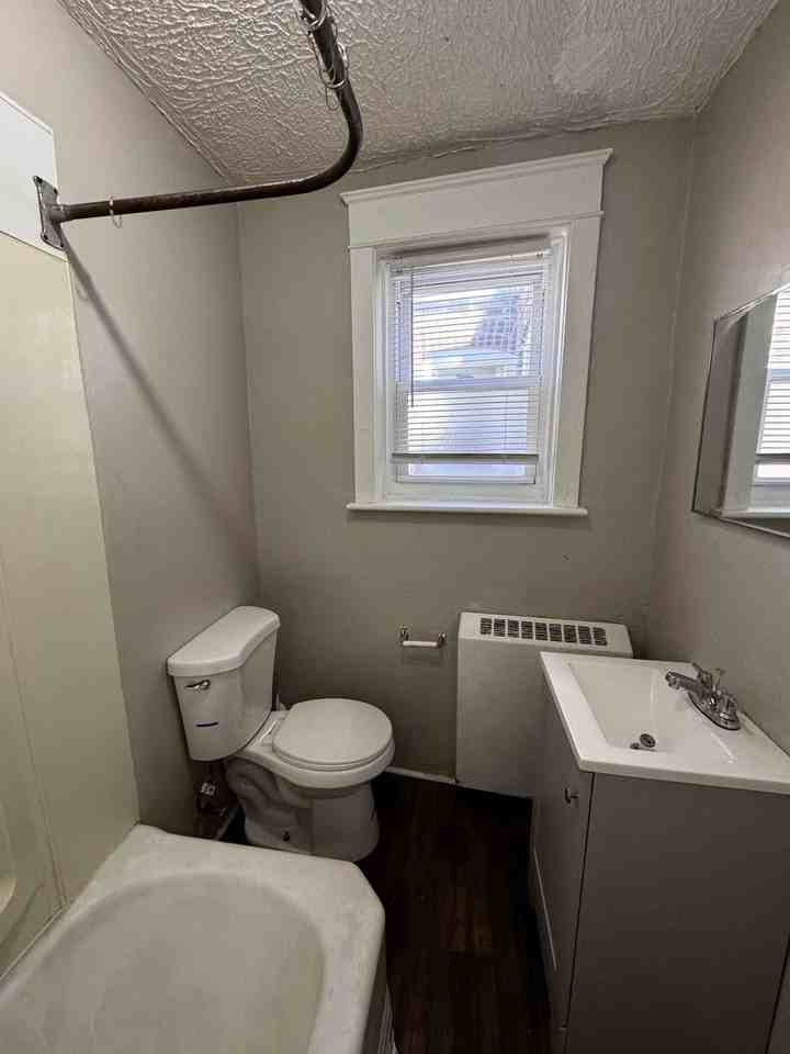 140 E 21st St - Photo 3 of 7