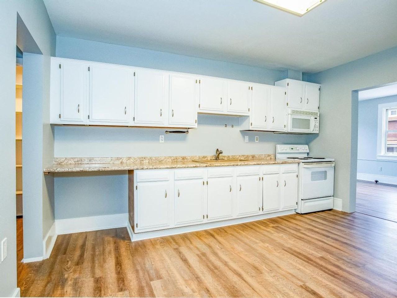 1507 Duss Ave - Photo 3 of 12