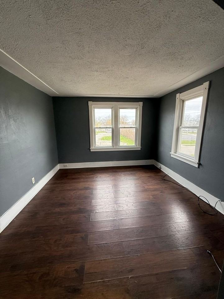 283 Abbe Rd N, Elyria, OH 44035 - Photo 2 of 25