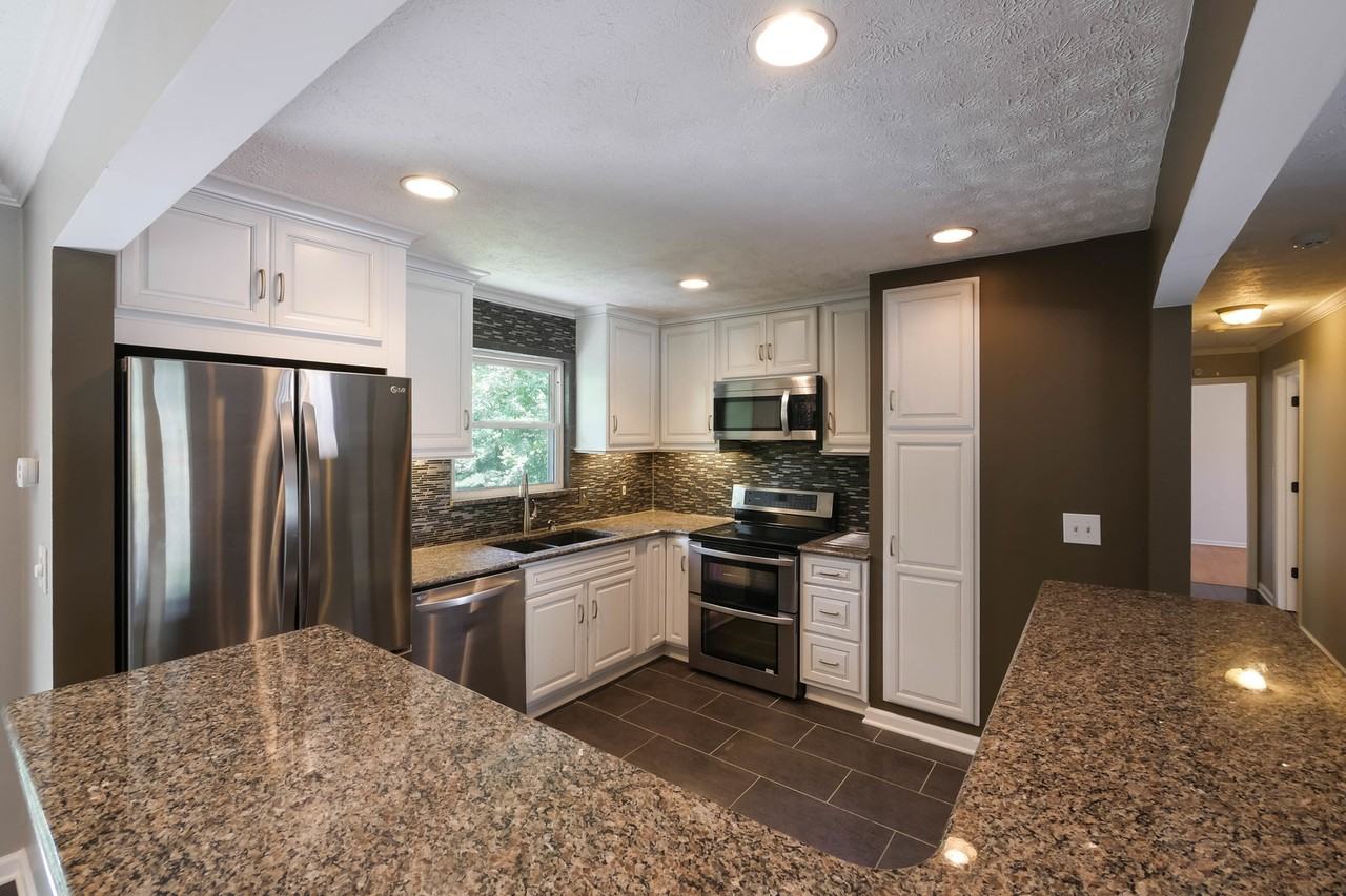 4762 Farnhurst Rd - Photo 7 of 33