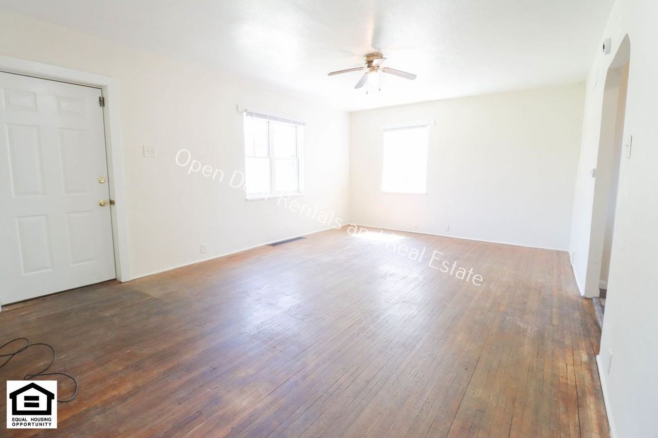 409 N Washington St - Photo 3 of 13