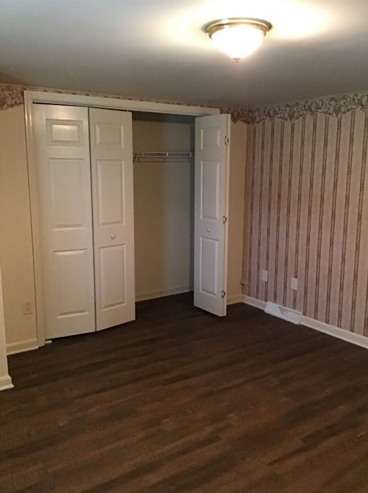 2486 Falling Spring Rd - Photo 7 of 11