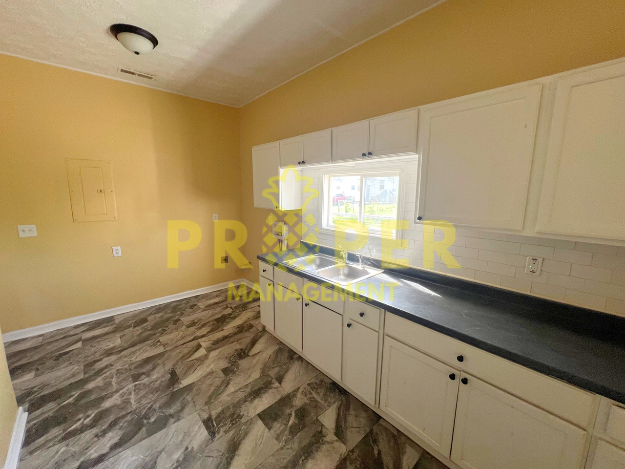 416 Lorenz Ave - Photo 2 of 8