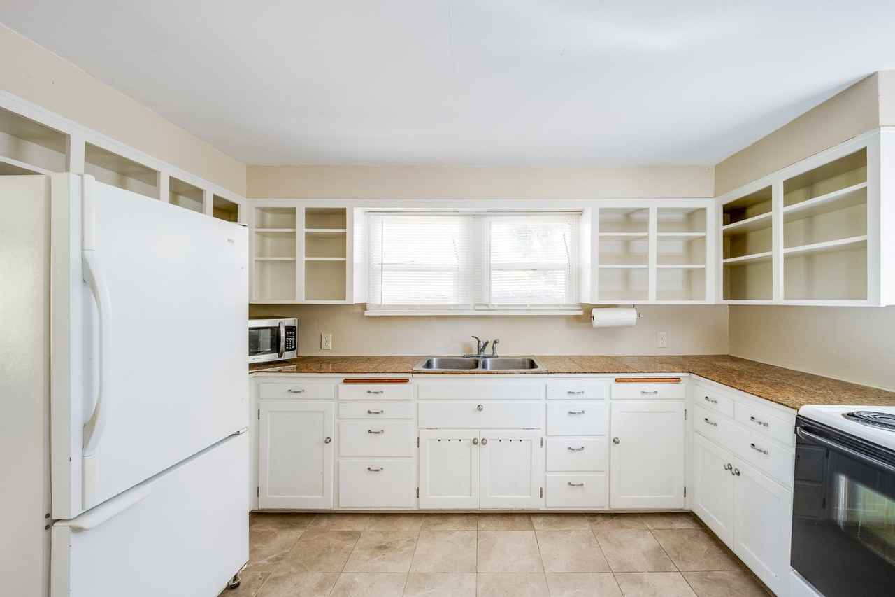 720 Ne Illinois St - Photo 4 of 25