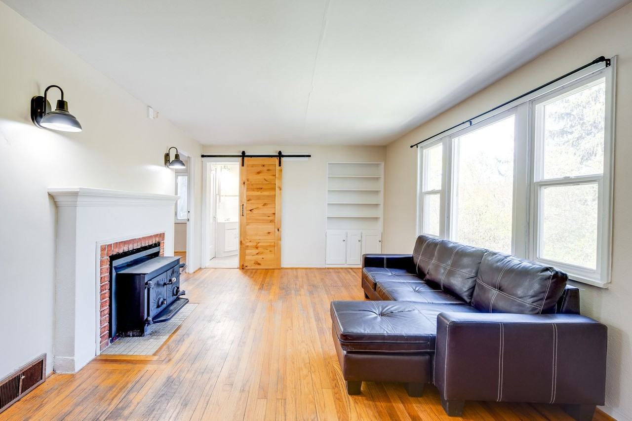 720 Ne Illinois St - Photo 6 of 25