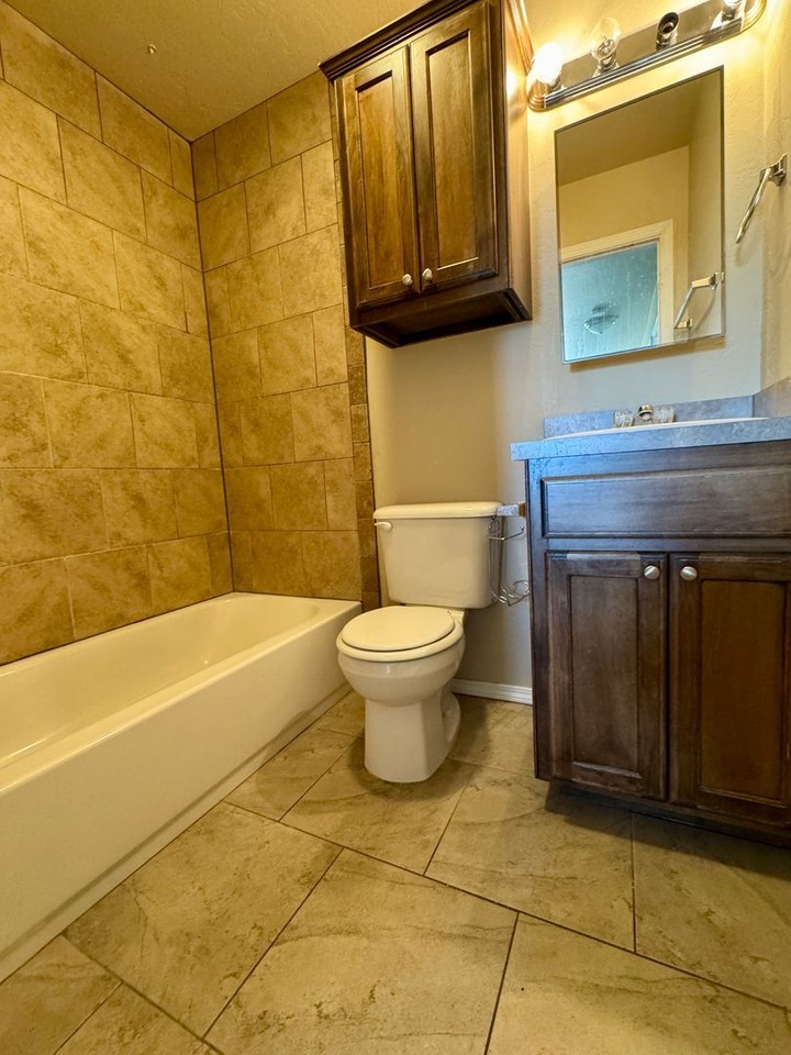 1305 Sw Washington Ave - Photo 5 of 8