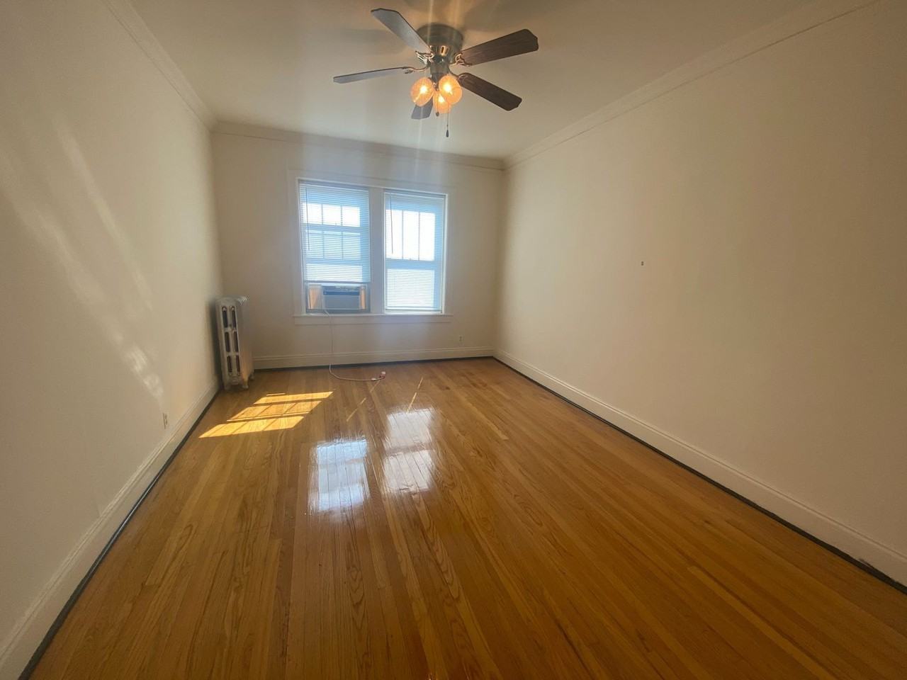 344 - *Argyle Manor* - Photo 4 of 7