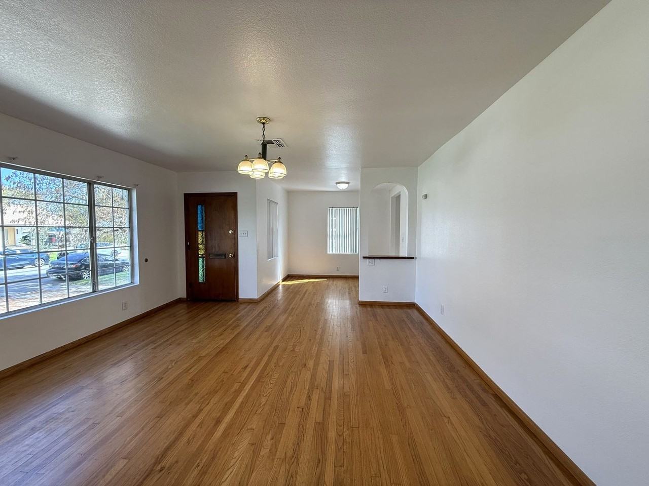 4723 Blackthorne Ave - Photo 2 of 33