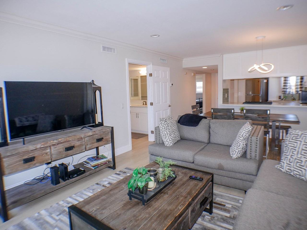 7509 Draper Ave #305 - Photo 3 of 32