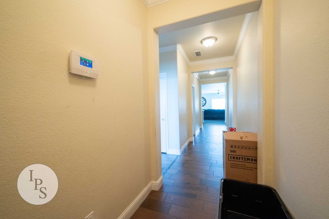 856 Reagan Ave - Photo 3 of 36