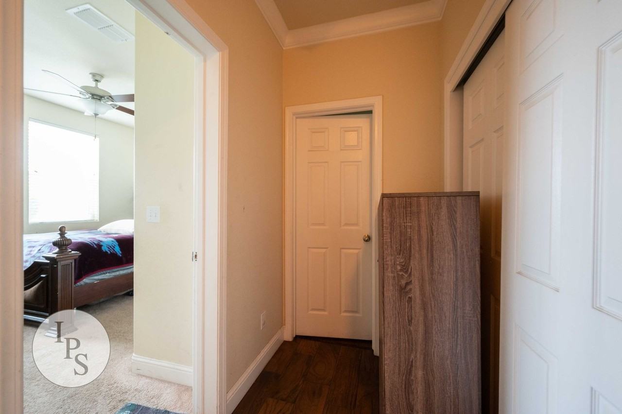 856 Reagan Ave - Photo 4 of 36
