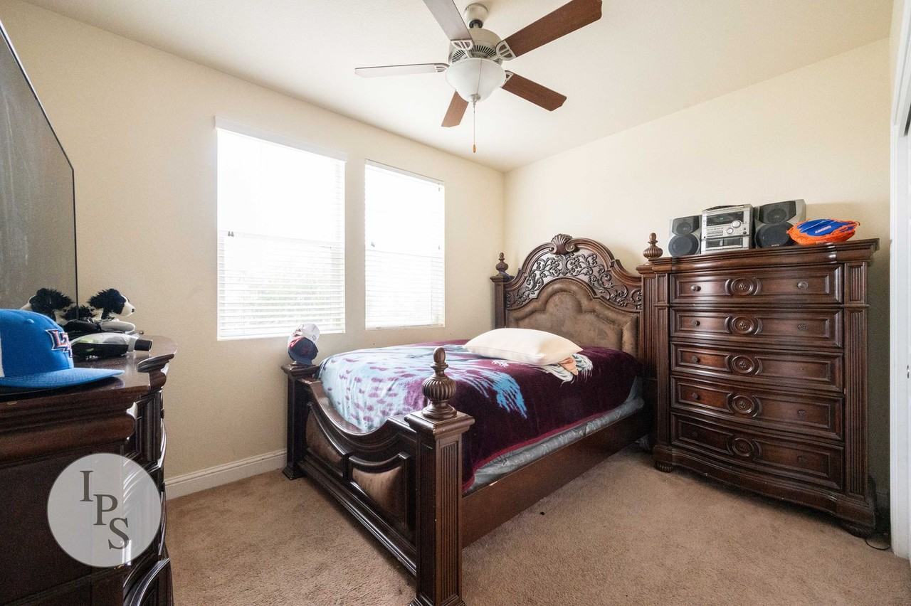 856 Reagan Ave - Photo 5 of 36