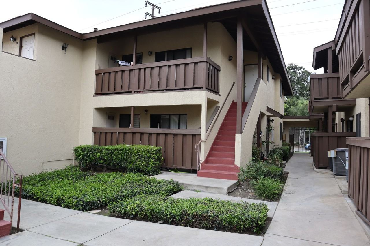 420 7th Street - Photo 2 of 8