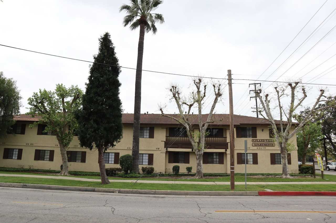 420 7th Street - Photo 5 of 8