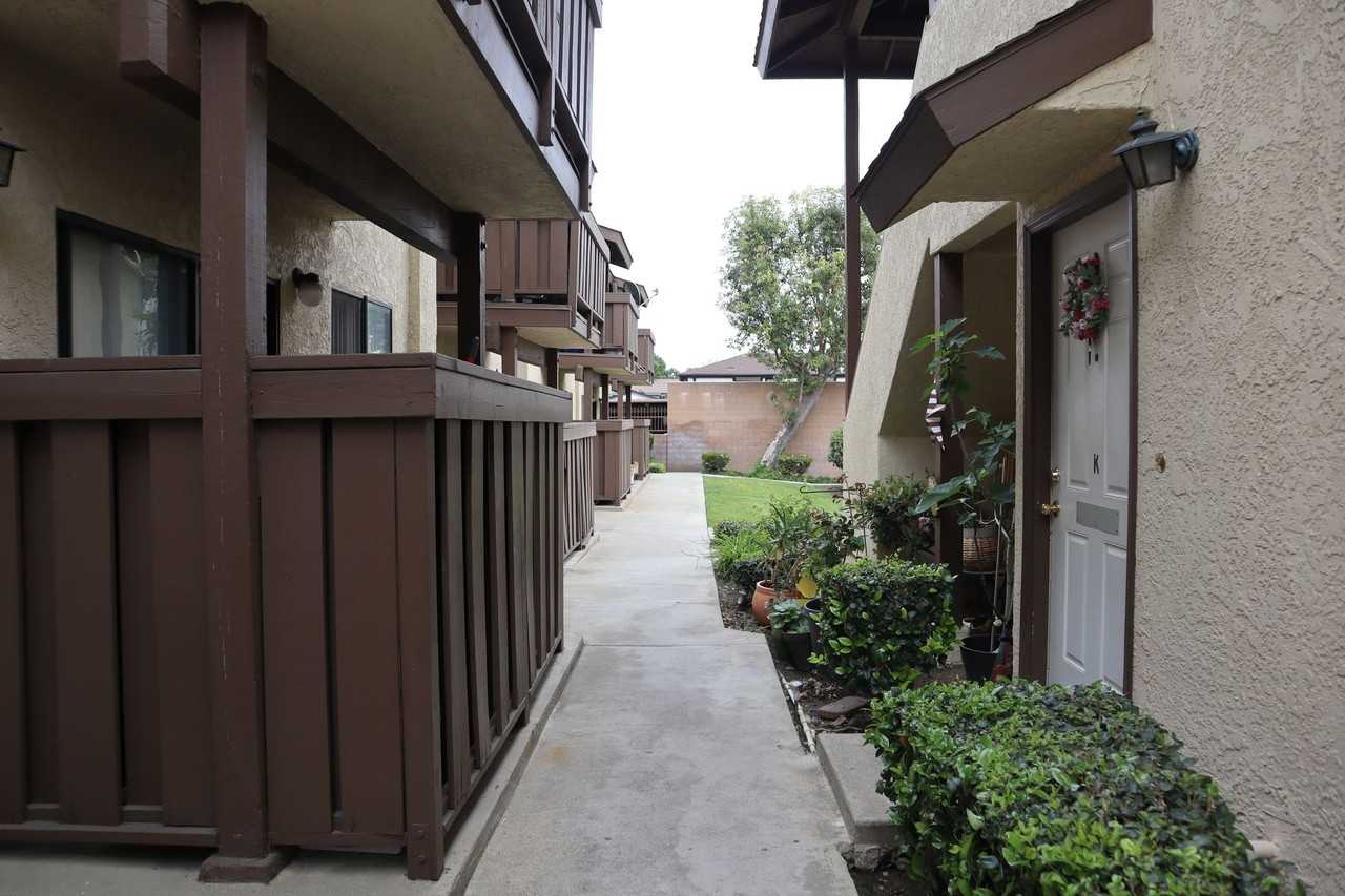 420 7th Street - Photo 7 of 8